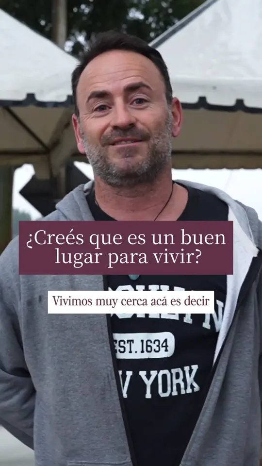 Padre de familia explicando por qué eligió Laguna del Cisne